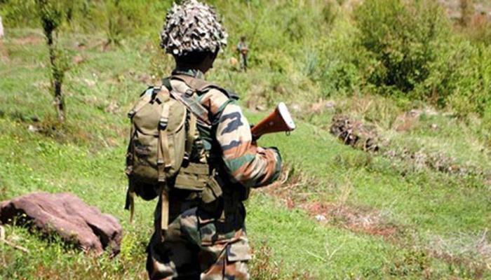 LoC के पास सेना के गश्ती दल पर आतंकियों की फायरिंग, 2 दिन के J&K दौरे पर हैं राजनाथ सिंह LoC के पास सेना के गश्ती दल पर आतंकियों की फायरिंग, 2 दिन के J&K दौरे पर हैं राजनाथ सिंह