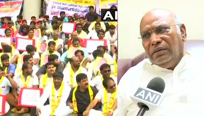 कर्नाटक में कांग्रेस के एक और विधायक ने मांगा मंत्री पद, बढ़ती नाराजगी पर खड़गे ने दिया ये बयान कर्नाटक में कांग्रेस के एक और विधायक ने मांगा मंत्री पद, बढ़ती नाराजगी पर खड़गे ने दिया ये बयान