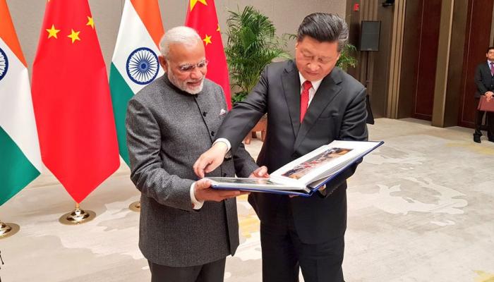 पीएम मोदी और शी जिनपिंग की मुलाकात, ब्रह्मपुत्र नदी के आंकड़े साझा करने पर चीन सहमत पीएम मोदी और शी जिनपिंग की मुलाकात, ब्रह्मपुत्र नदी के आंकड़े साझा करने पर चीन सहमत