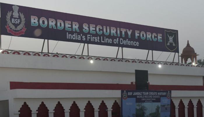 BSF अधिकारी के विदाई समारोह में नहीं निभाई रस्सी खींचने की रस्म, इंस्पेक्टर को कारण बताओ नोटिस BSF अधिकारी के विदाई समारोह में नहीं निभाई रस्सी खींचने की रस्म, इंस्पेक्टर को कारण बताओ नोटिस