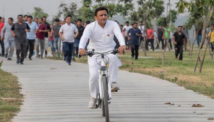 PM मोदी को हराने के लिए इतनी बड़ी कुर्बानी देने को तैयार हैं अखिलेश PM मोदी को हराने के लिए इतनी बड़ी कुर्बानी देने को तैयार हैं अखिलेश