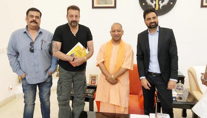 यूपी के इस गांव को गोद लेना चाहते हैं संजय दत्त, सीएम योगी आदित्यनाथ से की मुलाकात यूपी के इस गांव को गोद लेना चाहते हैं संजय दत्त, सीएम योगी आदित्यनाथ से की मुलाकात
