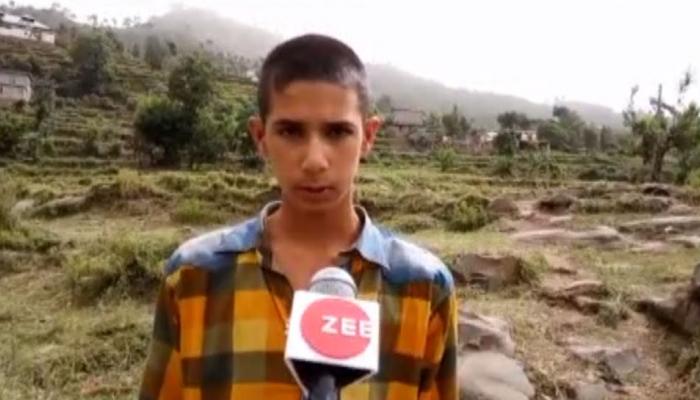 शहीद औरंगजेब के छोटे भाई ने दिखाया बुलंद हौसला, बोला- मैं भी सेना में भर्ती होऊंगा शहीद औरंगजेब के छोटे भाई ने दिखाया बुलंद हौसला, बोला- मैं भी सेना में भर्ती होऊंगा