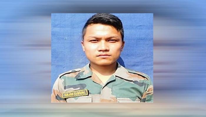 जम्मू कश्मीर: पाकिस्तान के हमले में 1 जवान की मौत, सेना ने कहा- सही समय पर सही जवाब देंगे जम्मू कश्मीर: पाकिस्तान के हमले में 1 जवान की मौत, सेना ने कहा- सही समय पर सही जवाब देंगे