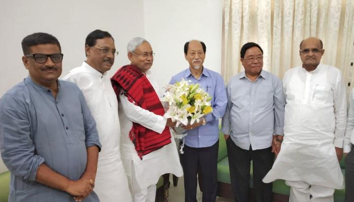 नीतीश, रघुवर ने एम्स जाकर वाजपेयी के स्वास्थ्य की जानकारी ली नीतीश, रघुवर ने एम्स जाकर वाजपेयी के स्वास्थ्य की जानकारी ली