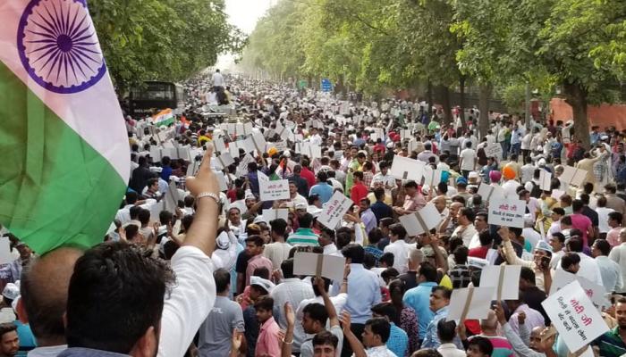 प्रधानमंत्री आवास का घेराव करने के लिए संसद मार्ग पहुंचा AAP का मार्च प्रधानमंत्री आवास का घेराव करने के लिए संसद मार्ग पहुंचा AAP का मार्च