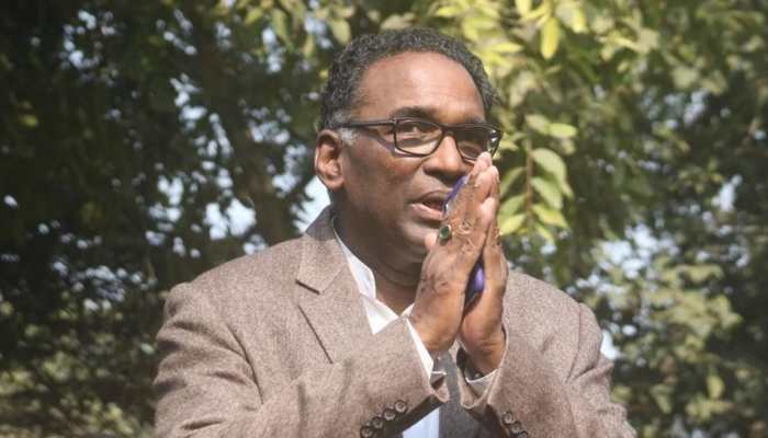 रिटायरमेंट के दिन सुबह 5 बजे ही बंगला खाली कर गांव चले गए जस्टिस चेलमेश्वर! रिटायरमेंट के दिन सुबह 5 बजे ही बंगला खाली कर गांव चले गए जस्टिस चेलमेश्वर!