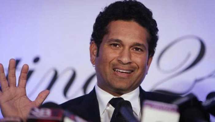 वनडे में दो नई गेंदों के इस्तेमाल का सचिन तेंदुलकर समेत कई दिग्गजों ने किया विरोध वनडे में दो नई गेंदों के इस्तेमाल का सचिन तेंदुलकर समेत कई दिग्गजों ने किया विरोध