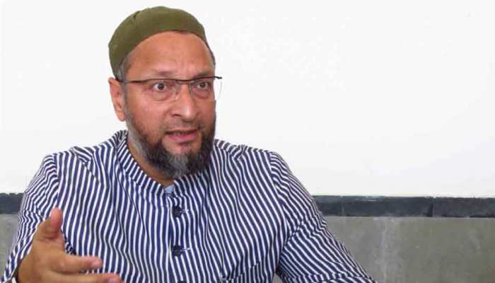 VIDEO : ओवैसी के भड़काऊ बोल, 'मुस्लिमों जिंदा रहना चाहते हो तो अपने उम्मीदवार को वोट दो' VIDEO : ओवैसी के भड़काऊ बोल, 'मुस्लिमों जिंदा रहना चाहते हो तो अपने उम्मीदवार को वोट दो'