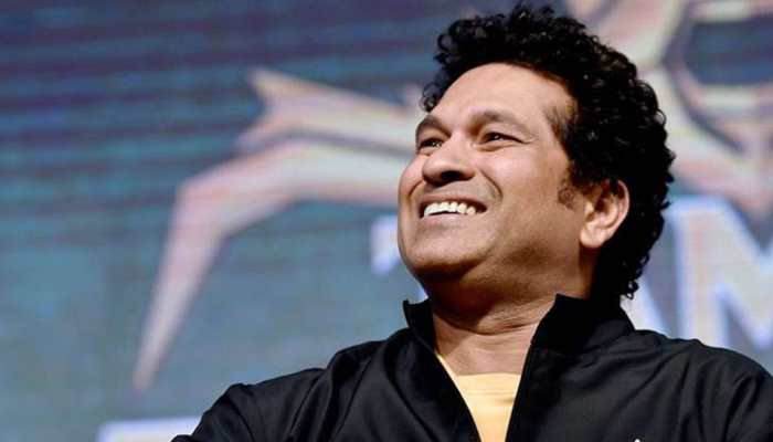 हॉकी खिलाड़ी को बधाई देने में क्रिकेट के 'भगवान' ने कर दी गलती हॉकी खिलाड़ी को बधाई देने में क्रिकेट के 'भगवान' ने कर दी गलती