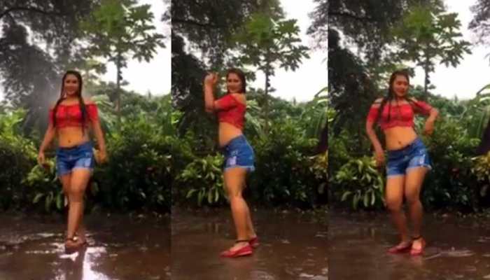Video: बारिश की बूंदों में गार्गी पंडित ने दिखाई ऐसी अदाएं, इंटरनेट पर मचा हंगामा Video: बारिश की बूंदों में गार्गी पंडित ने दिखाई ऐसी अदाएं, इंटरनेट पर मचा हंगामा