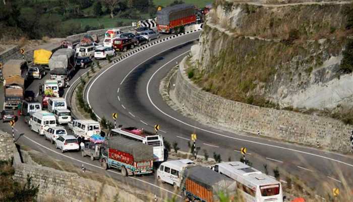 अमरनाथ यात्रा: खतरनाक है पुराना रास्ता, अब इस हाइवे का होगा इस्तेमाल अमरनाथ यात्रा: खतरनाक है पुराना रास्ता, अब इस हाइवे का होगा इस्तेमाल
