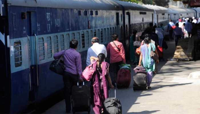 काका के ठीहा: न बराती मिलेलन न पलग्गी करे वाला, गाऊं के मजबूरी पर मन भर जाला काका के ठीहा: न बराती मिलेलन न पलग्गी करे वाला, गाऊं के मजबूरी पर मन भर जाला
