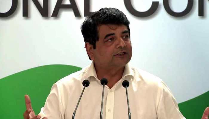 गिरते रुपए पर कांग्रेस ने शेयर किया PM मोदी का पुराना VIDEO गिरते रुपए पर कांग्रेस ने शेयर किया PM मोदी का पुराना VIDEO