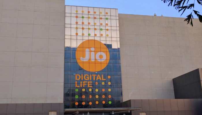 JIO करेगा एक और बंपर धमाका, अब मिलेगी 5G सर्विस, जानिए क्या है प्लान JIO करेगा एक और बंपर धमाका, अब मिलेगी 5G सर्विस, जानिए क्या है प्लान