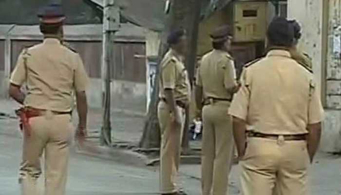 महाराष्ट्र : धुले में बच्चा चोरी के शक में 5 लोगों की पीट-पीटकर हत्या महाराष्ट्र : धुले में बच्चा चोरी के शक में 5 लोगों की पीट-पीटकर हत्या