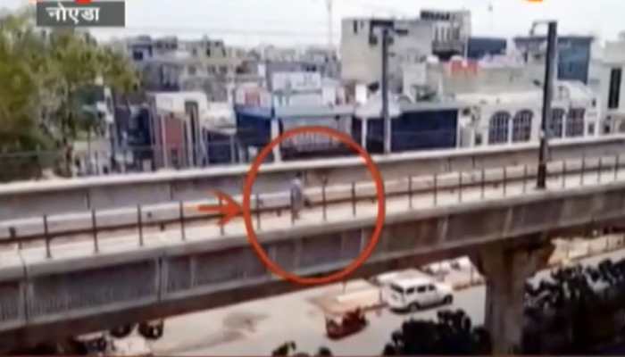 VIRAL VIDEO : मेट्रो सुरक्षा में बड़ी चूक, ट्रैक पर टहलती नजर आई लड़की VIRAL VIDEO : मेट्रो सुरक्षा में बड़ी चूक, ट्रैक पर टहलती नजर आई लड़की