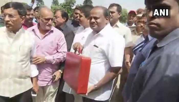 कर्नाटक में किसानों को मिलेगी राहत! कुमारस्वामी पेश करेंगे पहला बजट कर्नाटक में किसानों को मिलेगी राहत! कुमारस्वामी पेश करेंगे पहला बजट