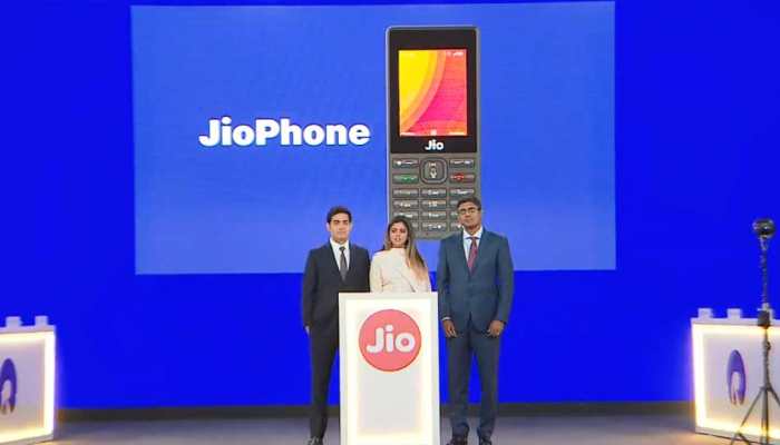 RIL 41st AGM: मुकेश अंबानी ने दिया जियो स्मार्ट होम के साथ गीगा टीवी का तोहफा RIL 41st AGM: मुकेश अंबानी ने दिया जियो स्मार्ट होम के साथ गीगा टीवी का तोहफा