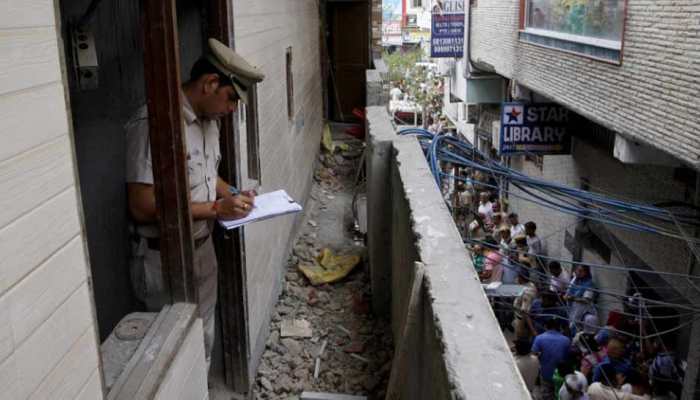 बुराड़ी में लाशों का राज सुलझाने के लिए पुलिस तैयार कर रही है मैप बुराड़ी में लाशों का राज सुलझाने के लिए पुलिस तैयार कर रही है मैप