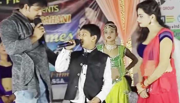 स्टेश शो के दौरान इस बच्चे ने दिया पवन सिंह को टक्कर, देखिए एक शानदार VIDEO स्टेश शो के दौरान इस बच्चे ने दिया पवन सिंह को टक्कर, देखिए एक शानदार VIDEO