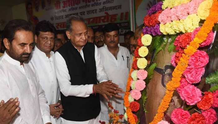 अमित शाह ही नहीं, कांग्रेस के 'चाणक्य' भी हैं बिहार में, महागठबंधन को मजबूत करने में जुटे अमित शाह ही नहीं, कांग्रेस के 'चाणक्य' भी हैं बिहार में, महागठबंधन को मजबूत करने में जुटे