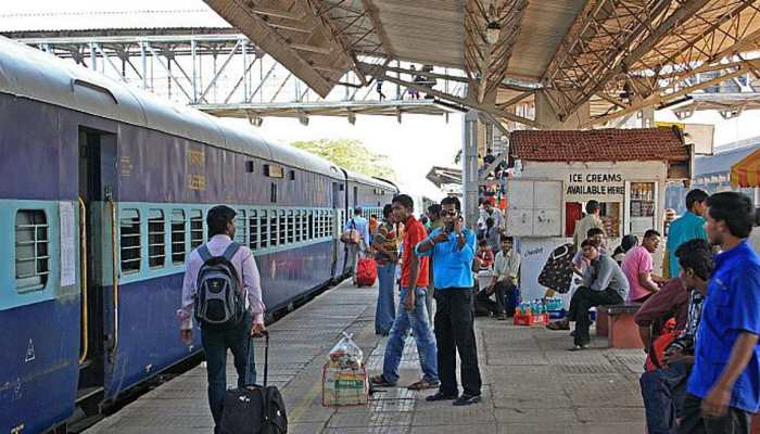 बड़े काम की है Railway की ये नई सुविधा, जल्द सभी स्टेशनों पर होगी शुरू बड़े काम की है Railway की ये नई सुविधा, जल्द सभी स्टेशनों पर होगी शुरू