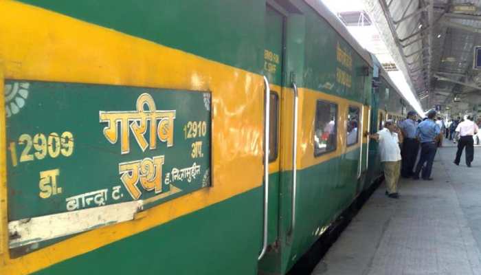 ट्रेन में AC सफर करना होगा महंगा, रेलवे करने जा रहा है बड़ा बदलाव ट्रेन में AC सफर करना होगा महंगा, रेलवे करने जा रहा है बड़ा बदलाव