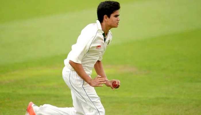 INDvsSL U-19: अर्जुन तेंदुलकर को गेंदबाजी करते हुए देखिए LIVE INDvsSL U-19: अर्जुन तेंदुलकर को गेंदबाजी करते हुए देखिए LIVE