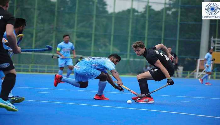 दोनों पेनाल्टी कॉर्नर मिस करने की वजह से पहले मुकाबले में न्यूजीलैंड भारत से 2-4 से हारा दोनों पेनाल्टी कॉर्नर मिस करने की वजह से पहले मुकाबले में न्यूजीलैंड भारत से 2-4 से हारा