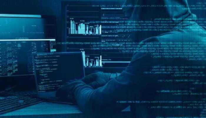 सिंगापुर में हैकरों ने पीएम की सेहत से जुड़ी जानकारी हासिल की, 15 लाख लोगों को बनाया निशाना सिंगापुर में हैकरों ने पीएम की सेहत से जुड़ी जानकारी हासिल की, 15 लाख लोगों को बनाया निशाना