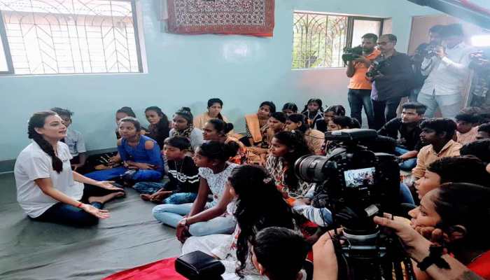 बच्चों के साथ रेप की घटनाओं से दहशत होती है: दिया मिर्जा बच्चों के साथ रेप की घटनाओं से दहशत होती है: दिया मिर्जा