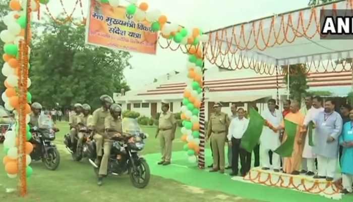 फर्रुखाबाद दौरे पर CM योगी आदित्यनाथ, बोले- '75 जिलों को मिलेगी 24 घंटे बिजली' फर्रुखाबाद दौरे पर CM योगी आदित्यनाथ, बोले- '75 जिलों को मिलेगी 24 घंटे बिजली'