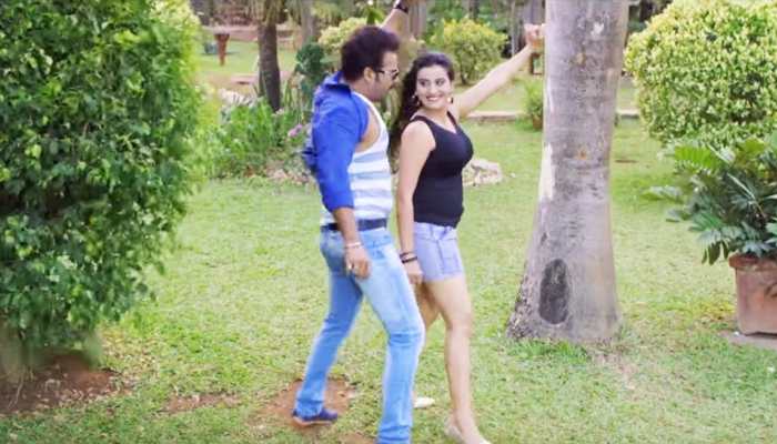 इंटरनेट पर छा गया पवन सिंह और अक्षरा का यह गाना, 3 करोड़ से ज्यादा बार देखा गया VIDEO इंटरनेट पर छा गया पवन सिंह और अक्षरा का यह गाना, 3 करोड़ से ज्यादा बार देखा गया VIDEO