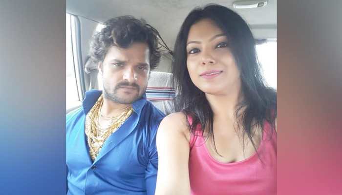 फिल्म ‘राजा जानी’ के प्रमोशन के लिए हाजीपुर पहुंचे खेसारीलाल यादव, देखें तस्वीरें फिल्म ‘राजा जानी’ के प्रमोशन के लिए हाजीपुर पहुंचे खेसारीलाल यादव, देखें तस्वीरें