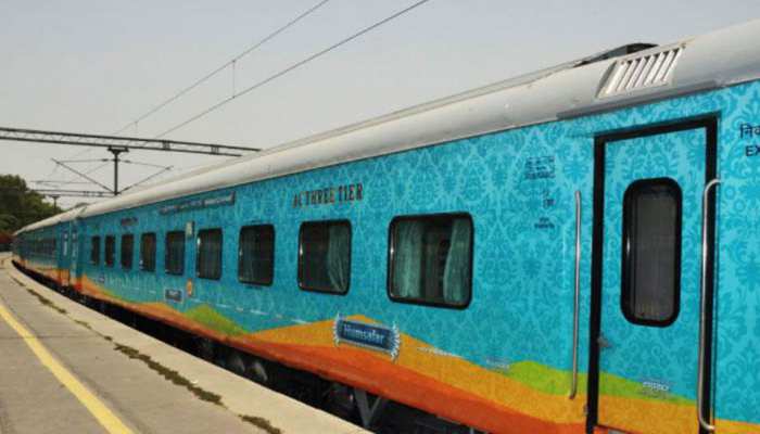 इस ट्रेन में रेलवे का डबल ऑफर, किराए में छूट के साथ पाएं इंटरनेशनल स्तर का खाना इस ट्रेन में रेलवे का डबल ऑफर, किराए में छूट के साथ पाएं इंटरनेशनल स्तर का खाना