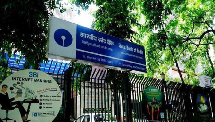 SBI ग्राहकों के लिए बड़ी खबर, अब खास अवधि की FD पर मिलेगा ज्यादा ब्याज SBI ग्राहकों के लिए बड़ी खबर, अब खास अवधि की FD पर मिलेगा ज्यादा ब्याज