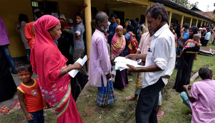 NRC जारी होने के बाद अधर में लटका 40 लाख से ज्यादा लोगों का भविष्य, सिसायत शुरू NRC जारी होने के बाद अधर में लटका 40 लाख से ज्यादा लोगों का भविष्य, सिसायत शुरू