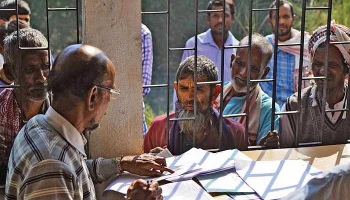 NRC का मसौदा जारी होने के बाद पूर्वोत्तर में अलर्ट, केंद्र ने सुरक्षाबलों की 220 टुकड़ियां भेजी NRC का मसौदा जारी होने के बाद पूर्वोत्तर में अलर्ट, केंद्र ने सुरक्षाबलों की 220 टुकड़ियां भेजी