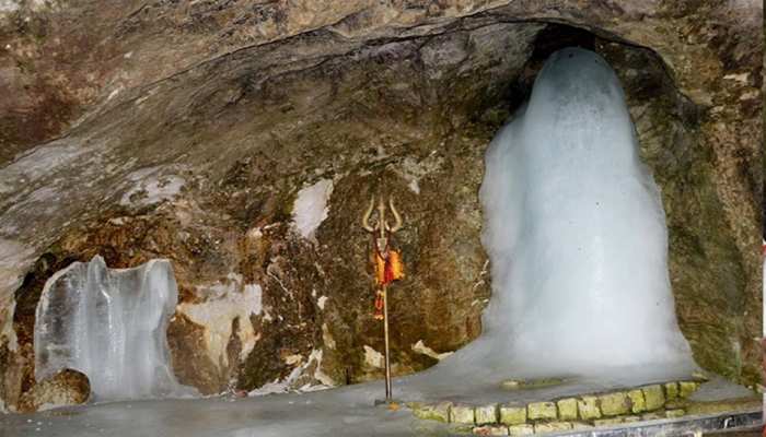 आतंक पर भारी पड़ी बाबा बर्फानी की भक्ति, अमरनाथ में भक्तों ने तोड़ा दो साल का रिकॉर्ड आतंक पर भारी पड़ी बाबा बर्फानी की भक्ति, अमरनाथ में भक्तों ने तोड़ा दो साल का रिकॉर्ड