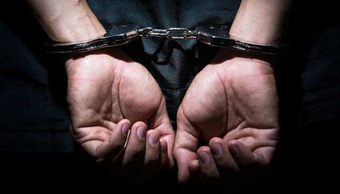 हैदराबाद: नपुंसक बता तलाक लेना चाहती थी पत्नी, पति ने अपना पोर्न क्लिप बना ससुराल वालों को भेजा हैदराबाद: नपुंसक बता तलाक लेना चाहती थी पत्नी, पति ने अपना पोर्न क्लिप बना ससुराल वालों को भेजा