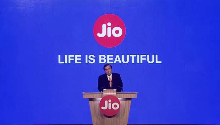 Jio वालों के लिए बंपर धमाका, 6 महीने तक फ्री मिलेगा अनलिमिटेड 4G डाटा Jio वालों के लिए बंपर धमाका, 6 महीने तक फ्री मिलेगा अनलिमिटेड 4G डाटा