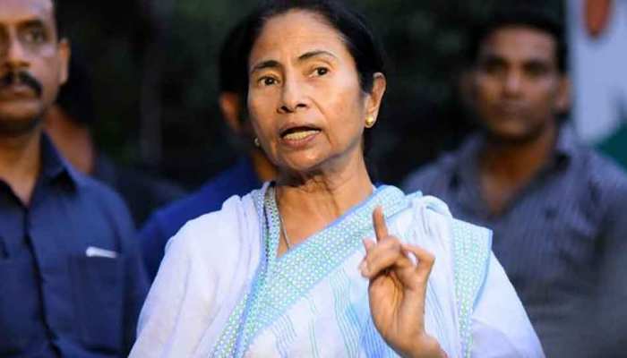 गृहयुद्ध के सवाल पर बोलीं ममता, कहा- BJP की नौकर नहीं, जो उनके हर सवाल का जवाब दूं गृहयुद्ध के सवाल पर बोलीं ममता, कहा- BJP की नौकर नहीं, जो उनके हर सवाल का जवाब दूं