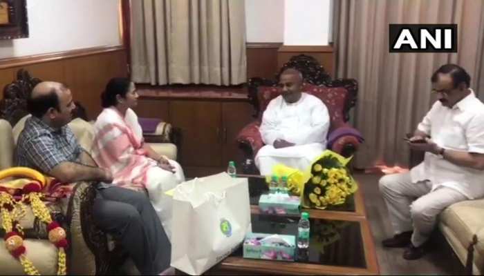 पूर्व पीएम एचडी देवगौड़ा बोले, 'NRC मुद्दे पर ममता बनर्जी का करूंगा सर्मथन' पूर्व पीएम एचडी देवगौड़ा बोले, 'NRC मुद्दे पर ममता बनर्जी का करूंगा सर्मथन'