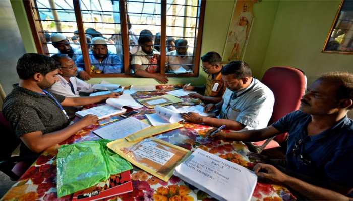 आरजीआई ने कहा, 'NRC वेरिफिकेशन प्रक्रिया में पश्चिम बंगाल सबसे बड़ा डिफाल्टर' आरजीआई ने कहा, 'NRC वेरिफिकेशन प्रक्रिया में पश्चिम बंगाल सबसे बड़ा डिफाल्टर'