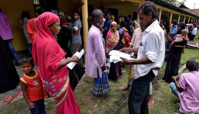 असम NRC मसौदे से बाहर हुए लोग भी चुनावों में डाल सकते हैं वोट : चुनाव आयोग असम NRC मसौदे से बाहर हुए लोग भी चुनावों में डाल सकते हैं वोट : चुनाव आयोग