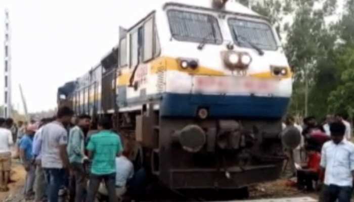 कोलकाताः हावड़ा स्टेशन पर पटरी से उतरा ट्रेन का इंजन, यातायात रहा प्रभावित कोलकाताः हावड़ा स्टेशन पर पटरी से उतरा ट्रेन का इंजन, यातायात रहा प्रभावित
