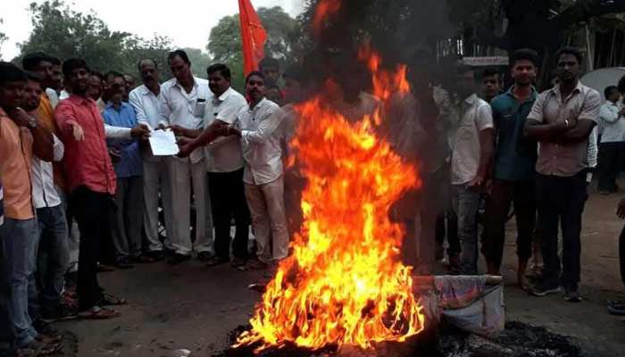 मराठा आरक्षण आंदोलन: हिंसा फैलाने और हत्या के मामले में तीन लोग गोवा से गिरफ्तार मराठा आरक्षण आंदोलन: हिंसा फैलाने और हत्या के मामले में तीन लोग गोवा से गिरफ्तार