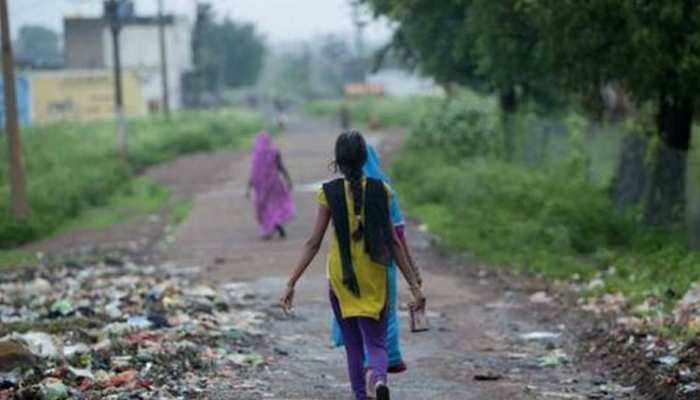 मुरैनाः कैलारस ब्लॉक के 12 गांवों में नहीं है एक भी शौचालय, फिर भी ओडीएफ घोषित मुरैनाः कैलारस ब्लॉक के 12 गांवों में नहीं है एक भी शौचालय, फिर भी ओडीएफ घोषित