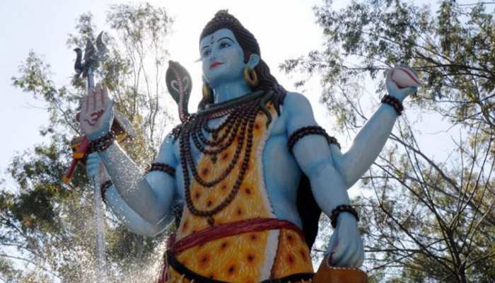 नासिक : सोमेश्वर मंदिर में शिवलिंग को ऑयल पेंट से रंगने का आरोप नासिक : सोमेश्वर मंदिर में शिवलिंग को ऑयल पेंट से रंगने का आरोप